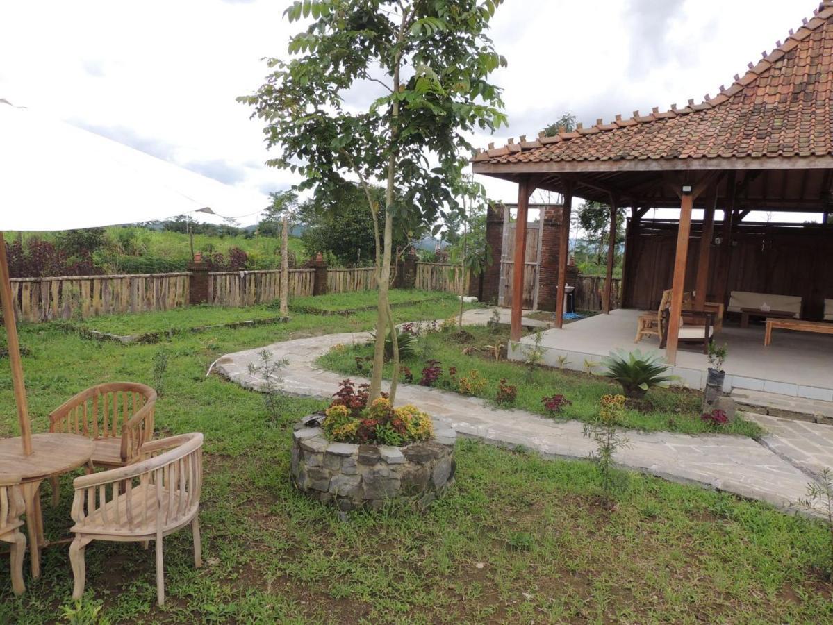 Singgasana Villa&Resto Bedakah Exteriör bild