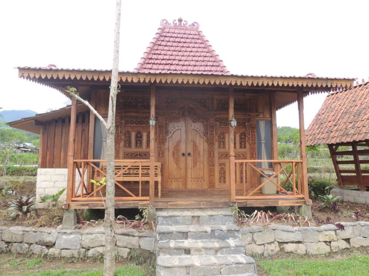 Singgasana Villa&Resto Bedakah Exteriör bild