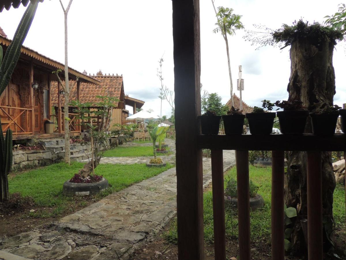 Singgasana Villa&Resto Bedakah Exteriör bild
